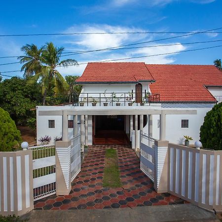 Dayanithi Guest House Jaffna Esterno foto