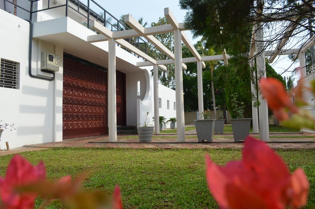 Dayanithi Guest House Jaffna Esterno foto