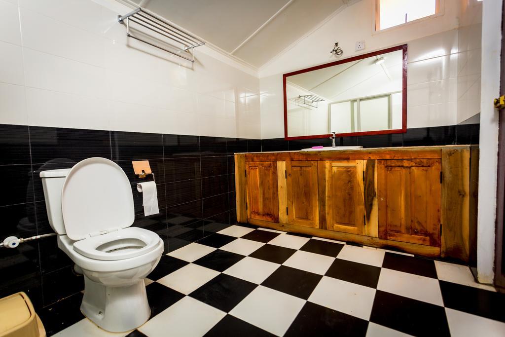 Dayanithi Guest House Jaffna Esterno foto