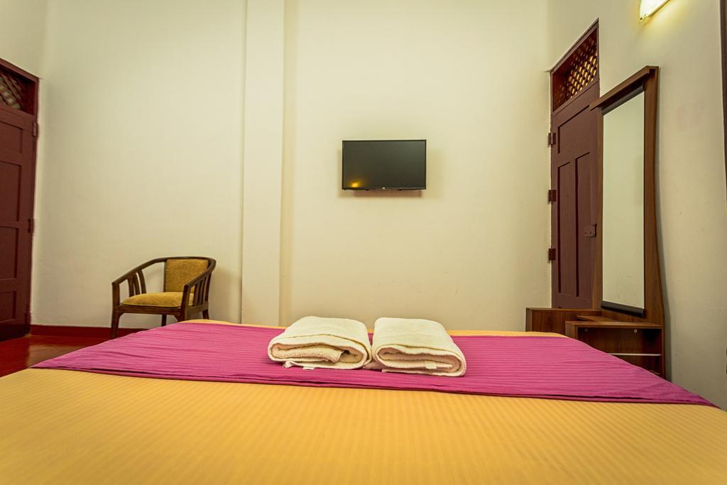 Dayanithi Guest House Jaffna Esterno foto