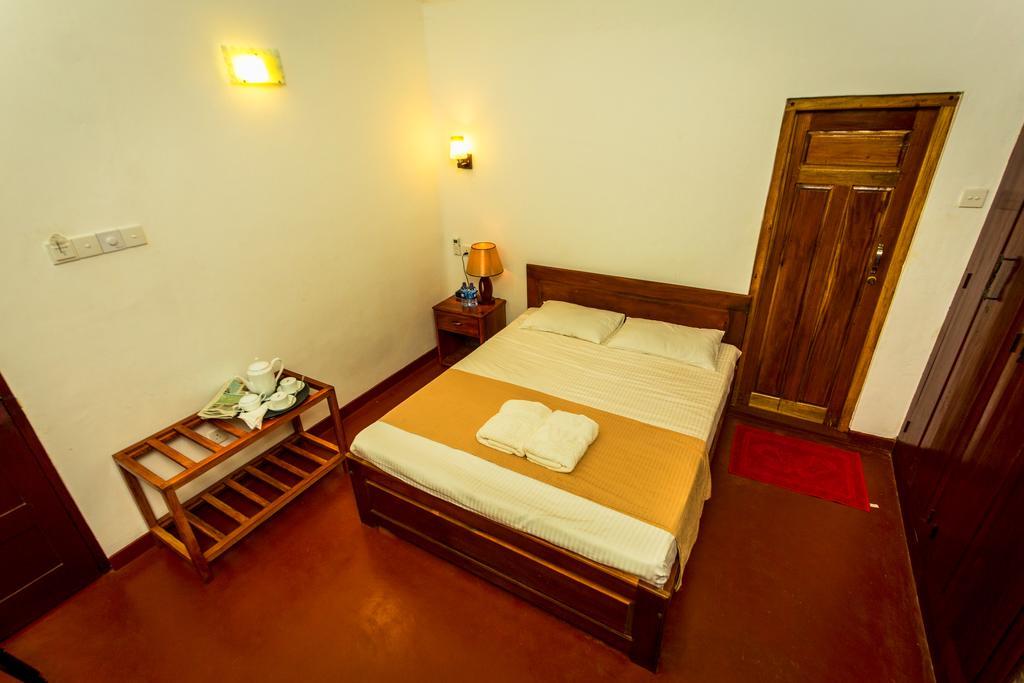 Dayanithi Guest House Jaffna Esterno foto