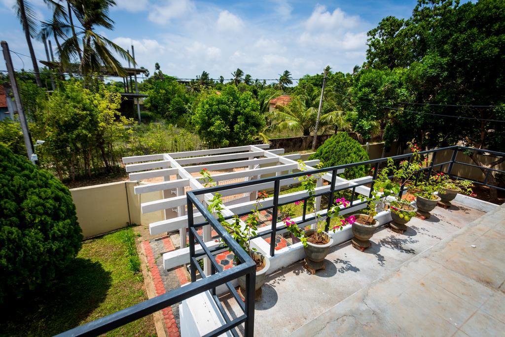 Dayanithi Guest House Jaffna Esterno foto