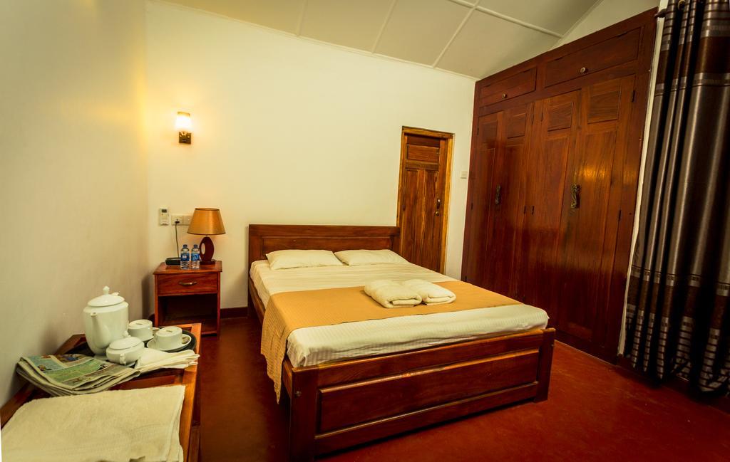 Dayanithi Guest House Jaffna Esterno foto