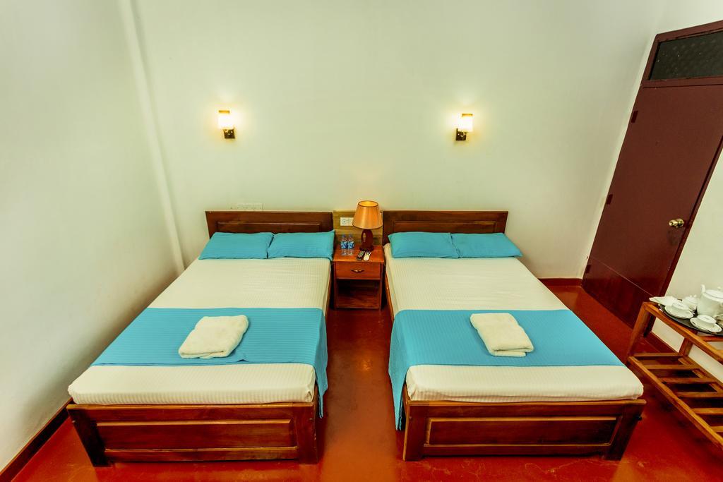 Dayanithi Guest House Jaffna Esterno foto