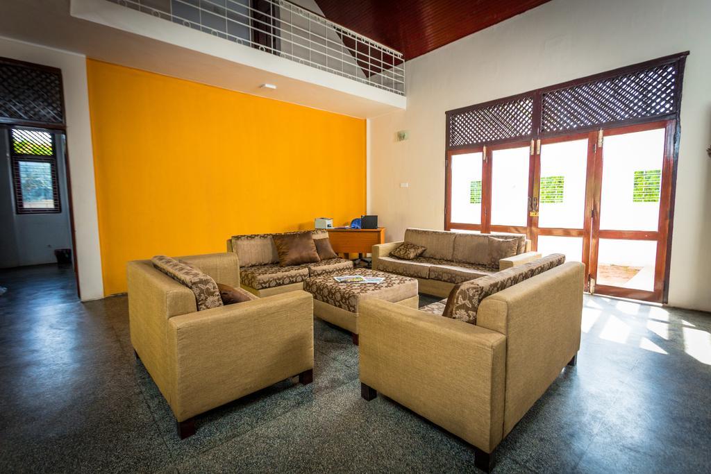 Dayanithi Guest House Jaffna Esterno foto