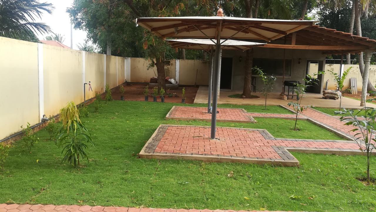 Dayanithi Guest House Jaffna Esterno foto